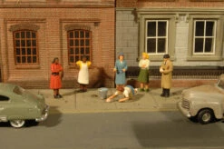 Bachmann Sidewalk People - HO Scale